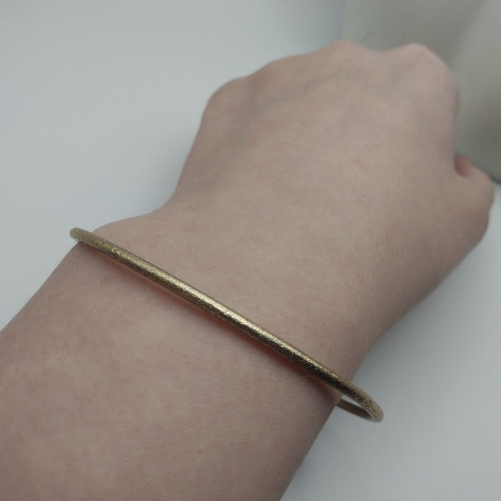 Gold toned Arabian‎ bangle simplistic jewelry